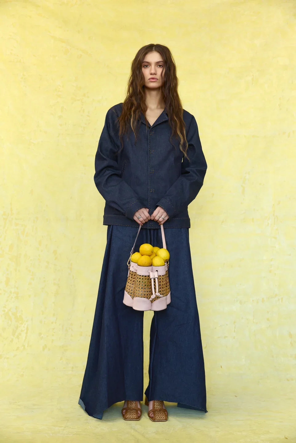 Spring Summer 2027: Full-length lilac bucket bag and fruit styling