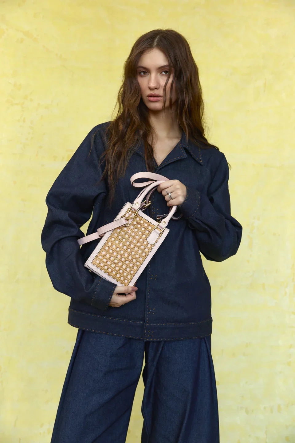 Spring Summer 2027: Close view of the small ivory woven crossbody